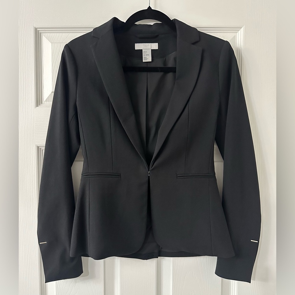 H&M Women’s Black Elegant Fitted Blazer Size 2